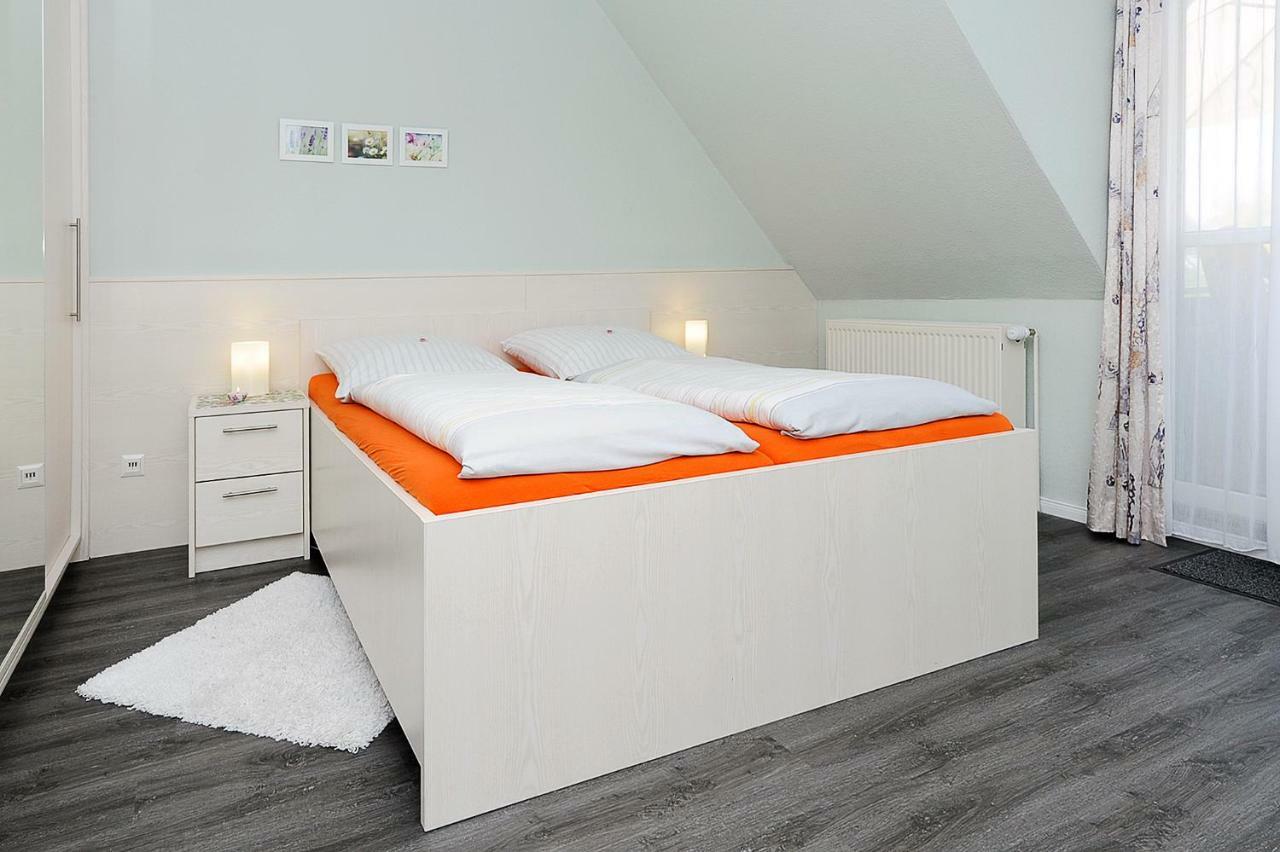 Hotel garni Haus am Meer Neuharlingersiel Exterior foto